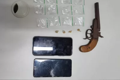 Em Alagoinhas, Policiais Militares do 4º BPM apreendem arma de fogo e drogas