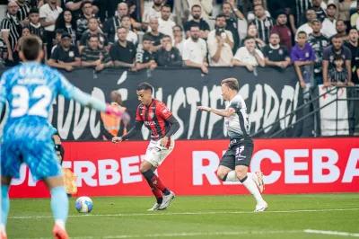 Vitória leva gol no apagar das luzes, é batido pelo Corinthians e perde a chance de se afastar do Z4