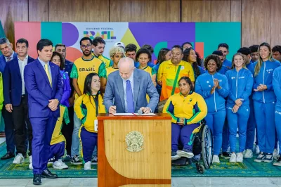 Lula assina decreto reajustando Bolsa Atleta em 10,86%