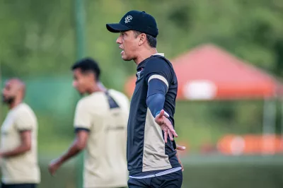 Em busca da recuperação na Série A, Vitória visita o Fortaleza nesta quarta-feira