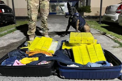 PRF apreende mais de 50 kg de maconha dentro de mala em ônibus de turismo na Bahia