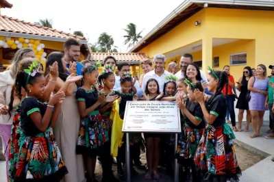 Em Acajutiba, governador entrega ampliação e modernização de escolas para população