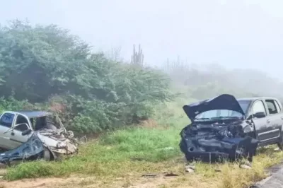 Acidente deixa seis feridos em trecho da BA-120; três carros se envolveram em batida
