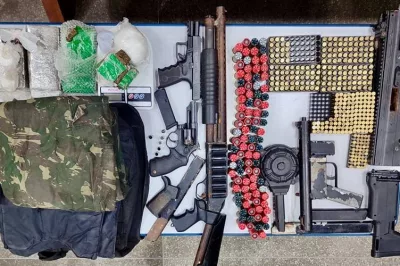 PM apreende cinco armas e mais de 400 munições em Jequié; dupla morre em confronto