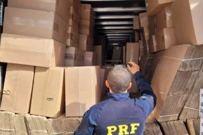 PRF apreende carga com cerca de 750 mil maços de cigarros contrabandeados