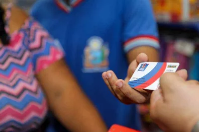 Estudantes baianos podem usar crédito do Bolsa Presença nesta segunda-feira (15)
