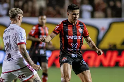 Vitória sofre gol no fim e perde para o Flamengo no Barradão