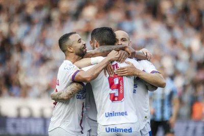 Bahia vence o Grêmio por 2 a 0 e sobe na tabela do Brasileirão