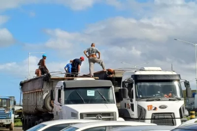 PRF retém carretas com mais de 50 toneladas de excesso de peso na BR 324