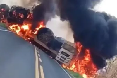 Trecho da BR-135 está interditado há mais de 20 horas após carreta pegar fogo