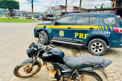 PRF recupera mais uma motocicleta roubada em Presidente Tancredo Neves durante um dia de intensas operações na BR 101