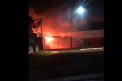 Bar fica destruído após ser atingido por incêndio em Alagoinhas