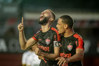 Contra o Cuiabá, Vitória volta a vencer no Barradão e se afasta da zona de rebaixamento