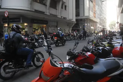 Mais da metade dos proprietários de motocicleta não tem habilitação