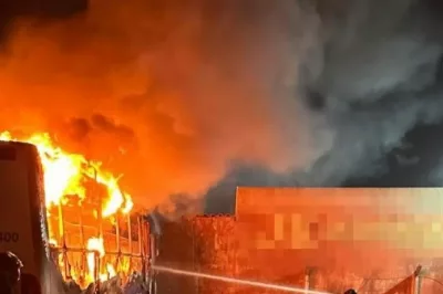 Incêndio destrói nove ônibus em garagem de empresa em Luís Eduardo Magalhães