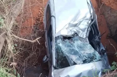 Motorista de 66 anos morre após carro cair de ponte na Bahia
