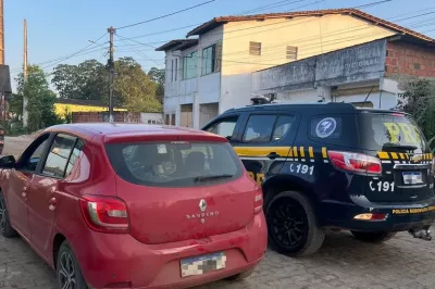 Carro roubado é recuperado pela PRF na BR 324, em Feira de Santana