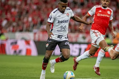 Vitória perde para o Internacional por 3 a 1 e vê sonho de sair da zona de rebaixamento se distanciar