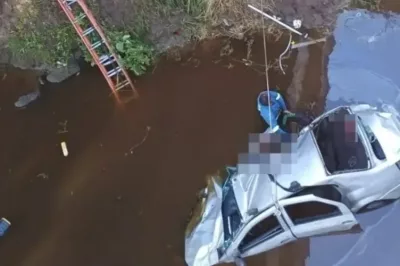Quatro pessoas morrem e uma fica ferida após carro cair em rio no interior da Bahia