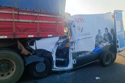 Colisão entre ambulância e caminhão deixa quatro mortos na BR-407, em Juazeiro