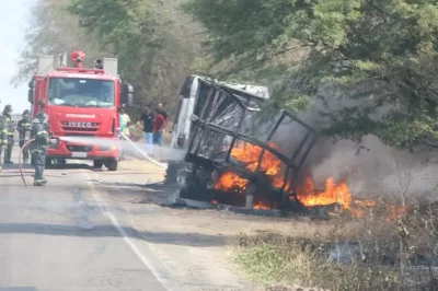 Caminhão pega fogo na BR-116 e bloqueia parte da rodovia entre Euclides da Cunha e Tucano