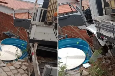 Caminhão fica pendurado entre casas após arrancada brusca