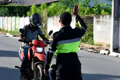 Projeto que autoriza porte de arma para agentes de trânsito é aprovado na CCJ da Câmara