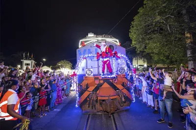 Alagoinhas recebe Papai Noel a bordo do Trem Natalino