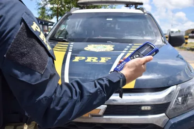 Motorista bêbado provoca acidente na rodovia e acaba preso na BR-101