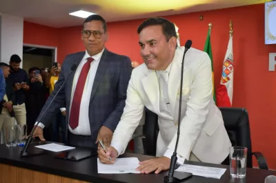 Gustavo Carmo toma posse como prefeito de Alagoinhas