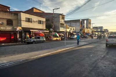 Alagoinhas: SMT libera estacionamento de veículos no canteiro central da Lourival Batista