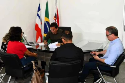 Prefeito Gustavo Carmo assina autorização de licitação para retomada de construção de creches