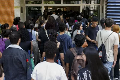 TCU suspende R$ 6 bilhões do Pé de Meia; MEC nega irregularidades