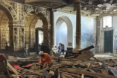 Desabamento de teto de igreja histórica causa morte de jovem na Bahia