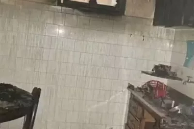 Cozinha de casa pega fogo após idoso dormir e esquecer panela em fogão aceso