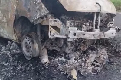 Ambulância pega fogo e motociclista morre em acidente na BR-324, em Simões Filho