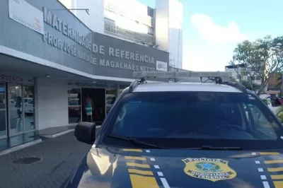 PRF escolta gestante em trabalho de parto na BR 324 em Simões Filho (BA)