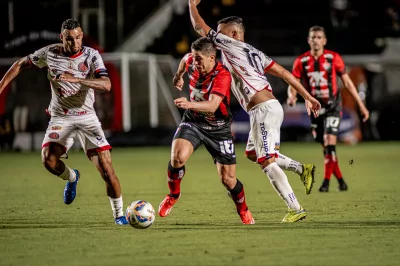 Atlético de Alagoinhas sucumbe fora de casa e Vitória avança à final do Baianão