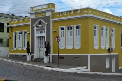 Justiça determina que prefeitura baiana faça cirurgia corretiva em cachorro vítima de erro médico