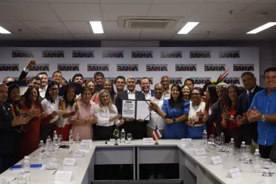 Governador sanciona lei que garante reajuste salarial para professores da rede estadual