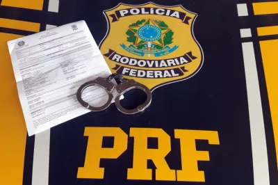 PRF prende foragido da justiça paulista dentro de ônibus na BR-101