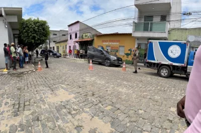 Homem é morto a tiros dentro de carro no centro de Esplanada