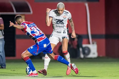 Vitória bate Fortaleza em jogo eletrizante no Barradão