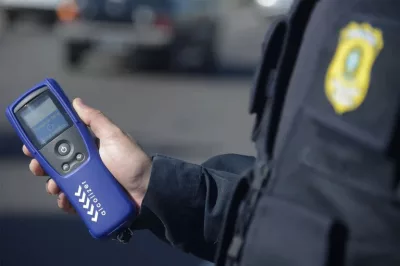 PRF flagra condutor com álcool no sangue após acidente com veículo de carga na BR-242
