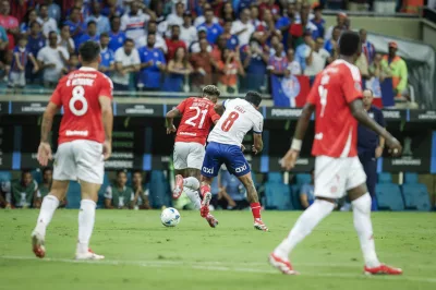 Bahia e Internacional empatam em estreia na Libertadores