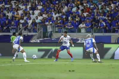 Cruzeiro goleia Bahia por 3 a 0 no Mineirão pelo Brasileirão