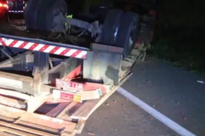 Caminhoneiro morre vítima de acidente entre carro e caminhão na BR-116