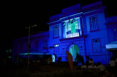 Iluminação simbólica marca Dia Mundial de Conscientização do Autismo em Alagoinhas