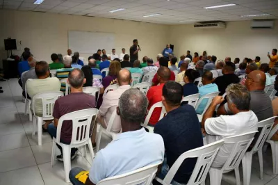 Em reunião com taxistas, prefeito Gustavo Carmo anuncia isenção de taxa de alvará e criação de aplicativo gratuito