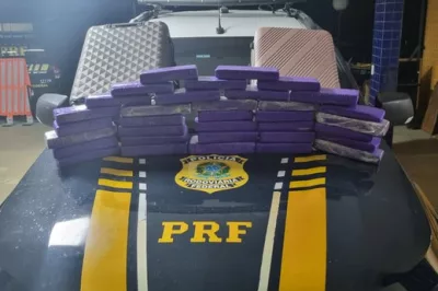 PRF apreende 25 kg de maconha em ônibus interestadual na BR-116, em Vitória da Conquista